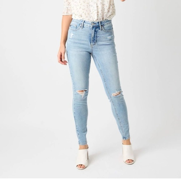 Judy Blue Allie Tummy Control Light Wash Distressed Skinny Jeans Size 22W - Picture 1 of 11